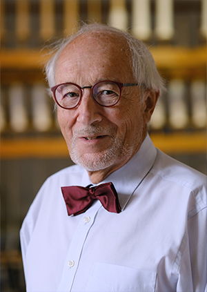 Portraitfoto von Dr. Eckart Hofmann